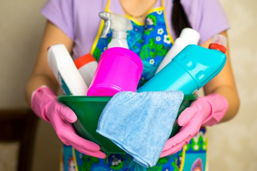 End of tenancy cleaning preparation in a SW5 residential apartment