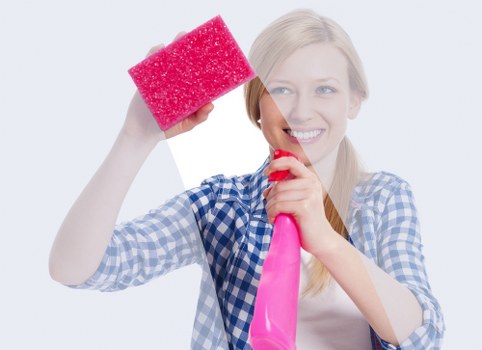 Detailed kitchen and bathroom cleaning service in SW5